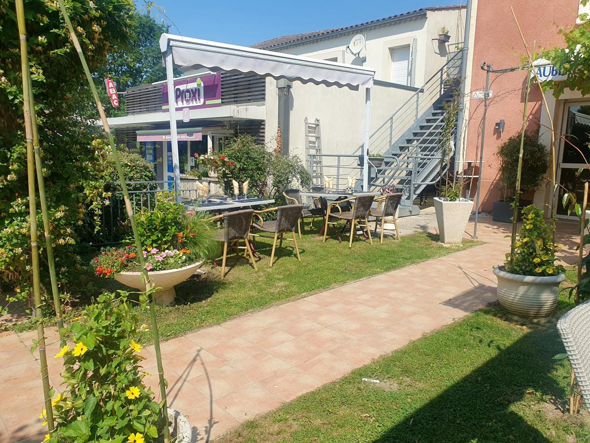 Auberge Des Lacs Bleus Clérac Eksteriør billede