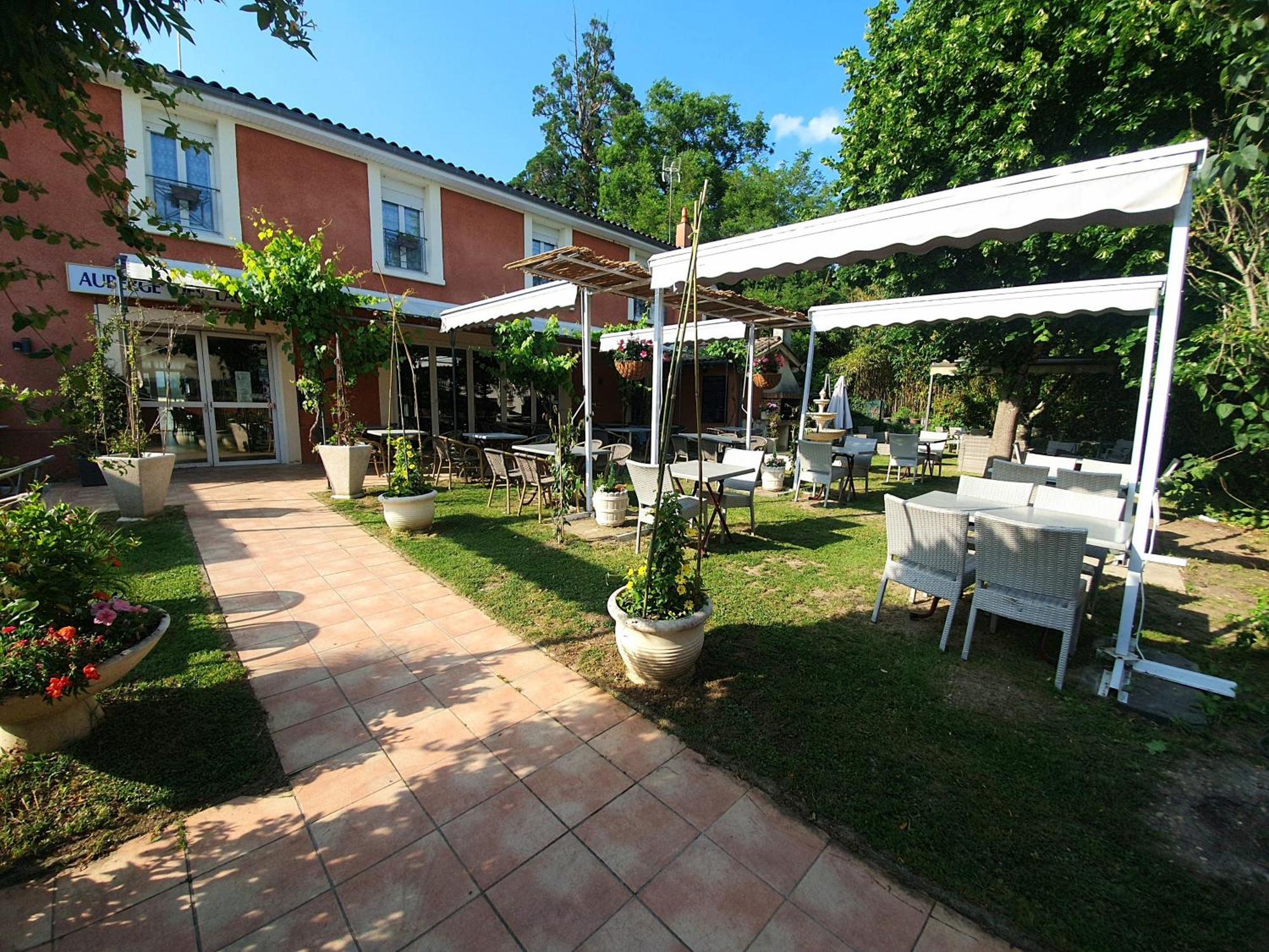 Auberge Des Lacs Bleus Clérac Eksteriør billede